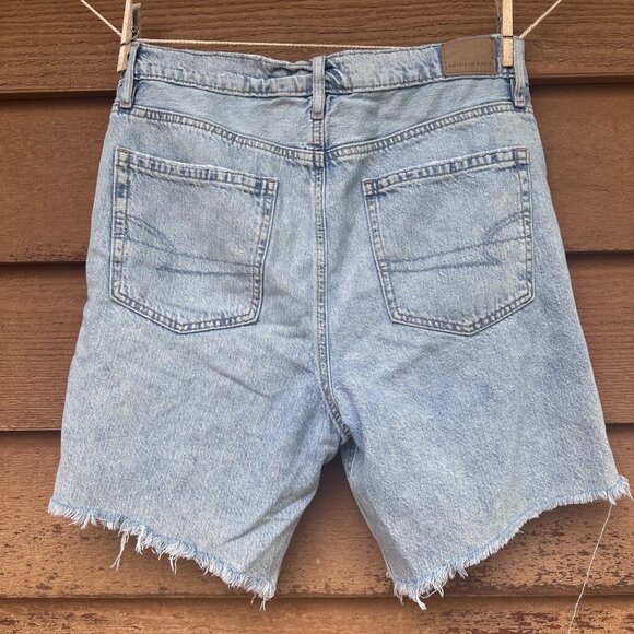 American Eagle Womens Skater Shorts Size 8 Light Wash Distressed Denim Ripped De - Picture 4 of 9